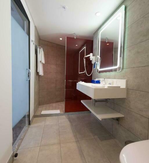 سوییت, Park Inn By Radisson Libreville