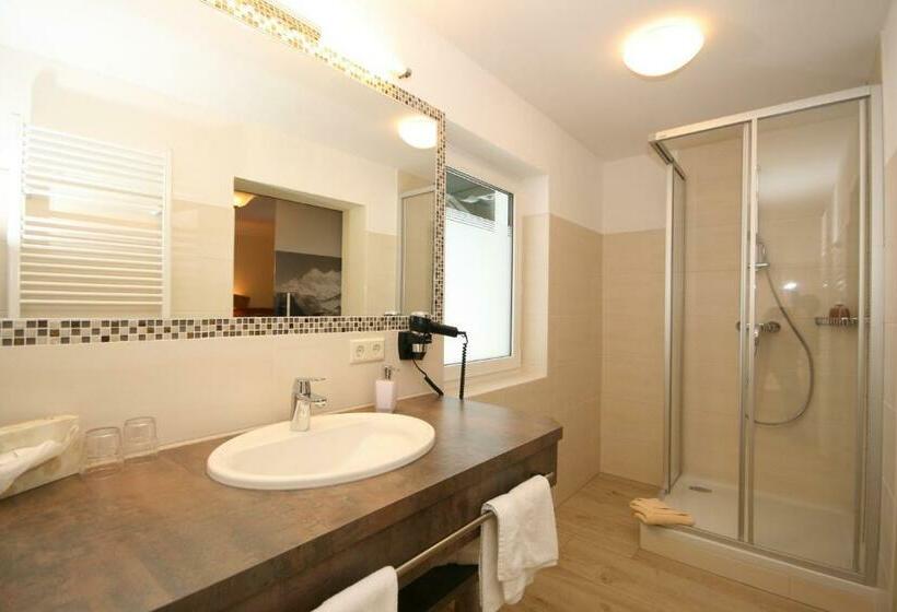 اتاق استاندارد, Alpenhotel Neuwirt