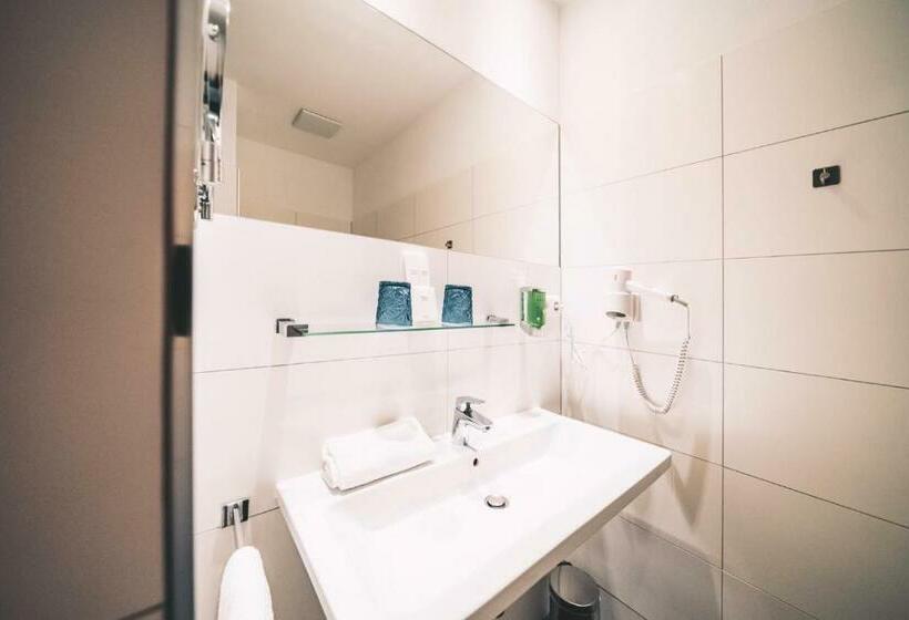 Полулюкс, Aktivhotel Wildschütz