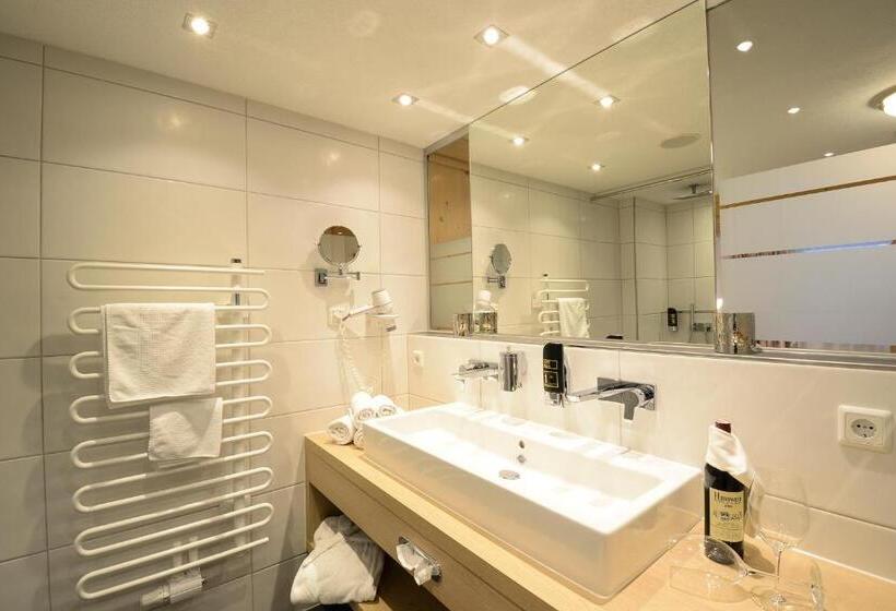 Номер Deluxe с Балконом, Alp Larain B&b