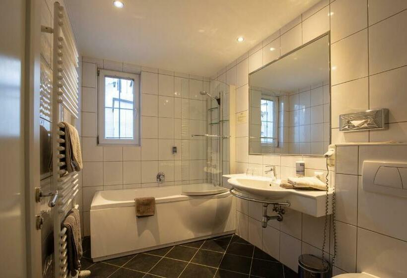 Quarto Estandar com Sacada, The Hotel   Himmlisch Wohlfühlen