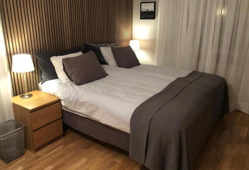 اتاق استاندارد با سرویس بهداشتی مشترک, A. Bernhard Guest House