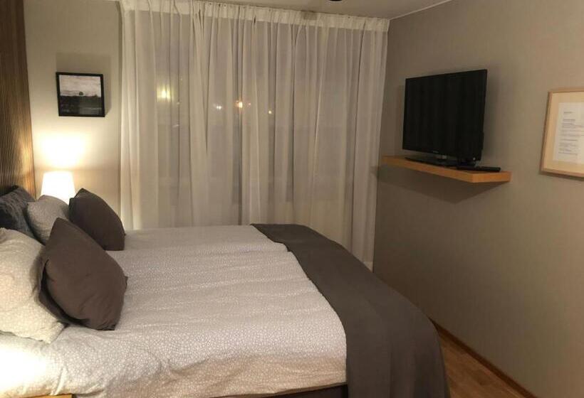 اتاق استاندارد با سرویس بهداشتی مشترک, A. Bernhard Guest House