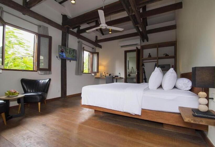 Вилла 1 Спальня, Enkosa 4 Bedroom Wooden Luxury House