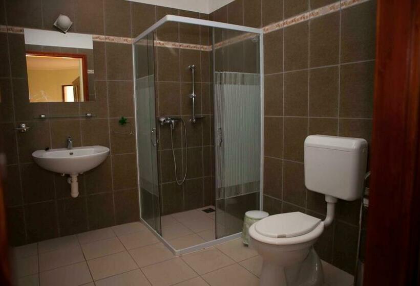 Люкс с Балконом, Boni Családi Wellness