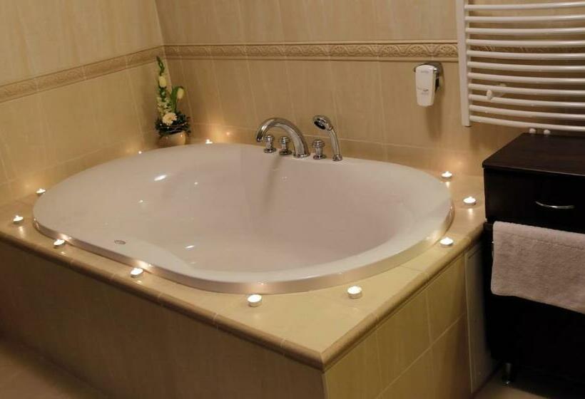 Номер Deluxe, Brill Hotel Békéscsaba