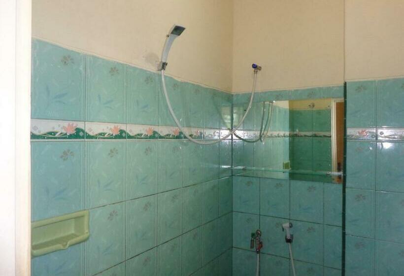 اتاق اکونومی, Musafir Inn
