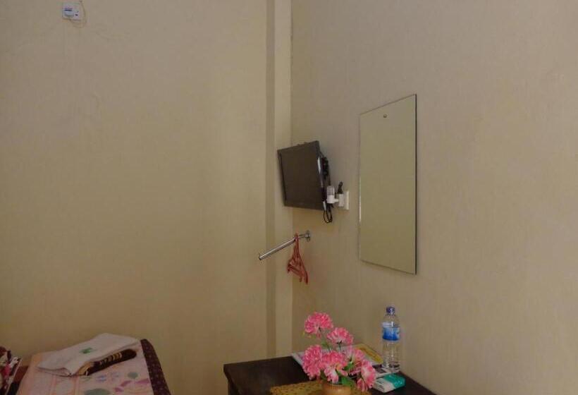 اتاق استاندارد یک نفره, Musafir Inn