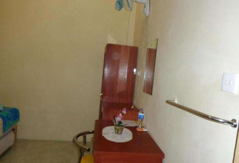 اتاق اکونومی یک تخته, Musafir Inn