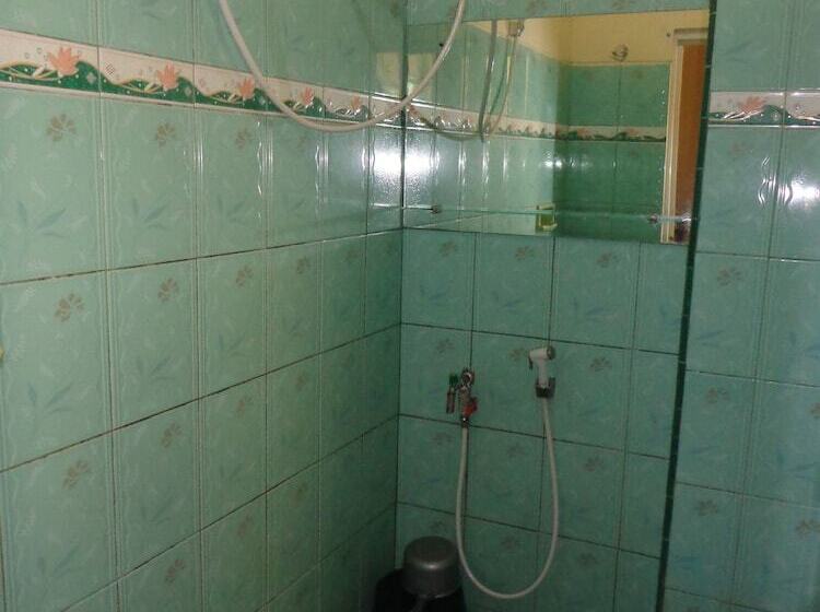 اتاق اکونومی یک تخته, Musafir Inn