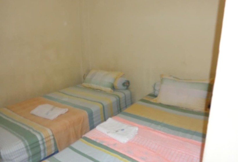 اتاق اکونومی, Musafir Inn