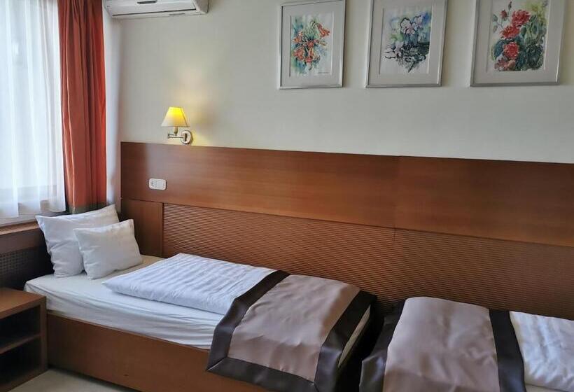 Семейный Номер, Villa Pax