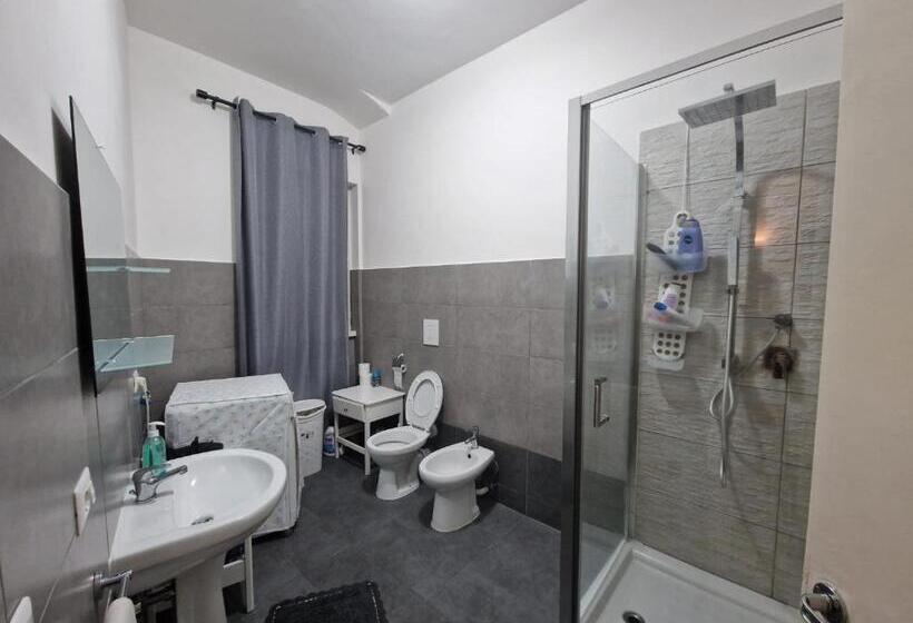 חדר סטנדרט חדר אמבטיה משותף, Corneliaguesthouse