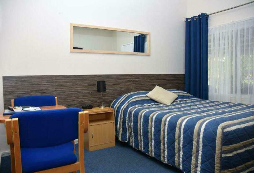 Номер Стандарт, Chinchilla Motel