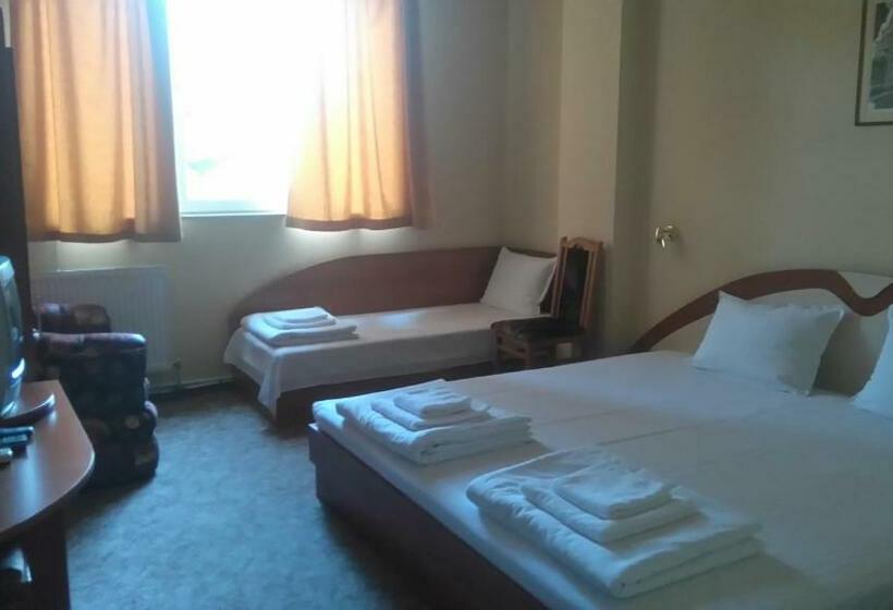 스탠다드 트리플 룸, Family Hotel Familya