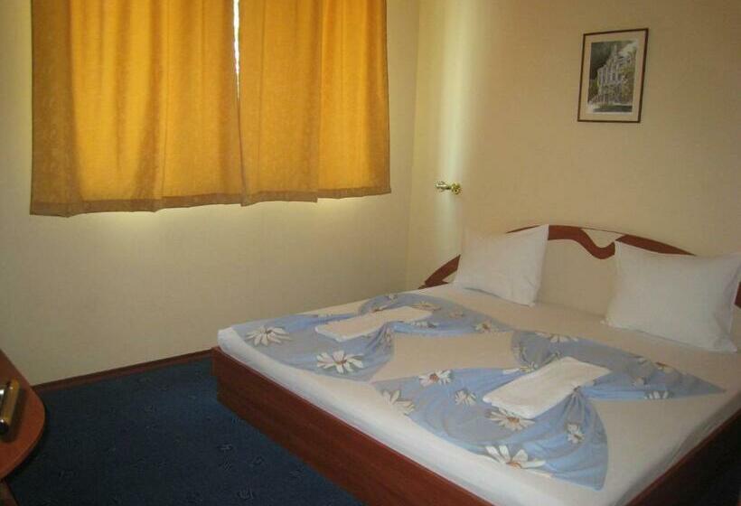 4인용 스탠다드 룸, Family Hotel Familya