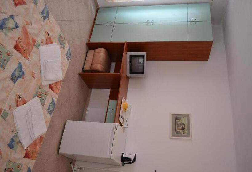 经济房, Family Hotel Magnolia