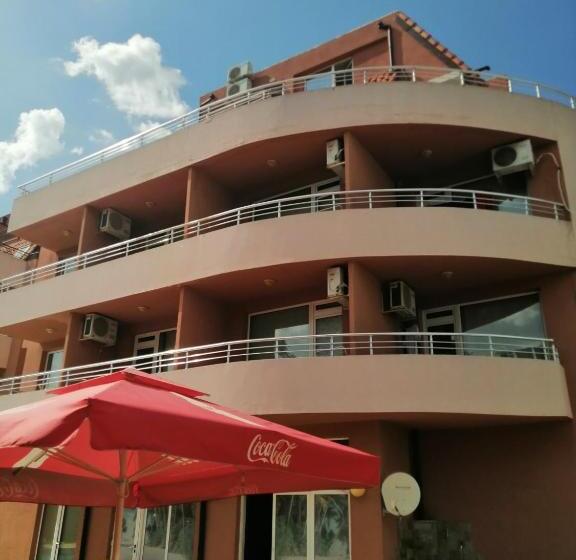 2 Bedroom Suite with Balcony, Femili Hotel Diveda