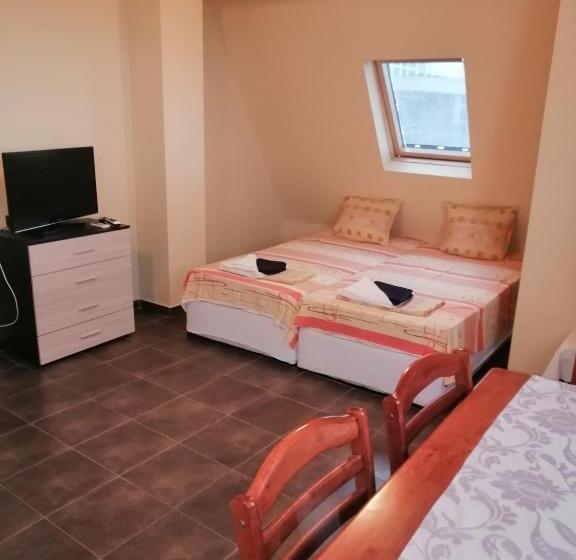 استودیوی استاندارد با چشمانداز دریا, Femili Hotel Diveda