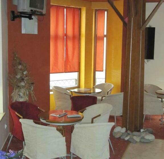 غرفة كومفورت, Central Family