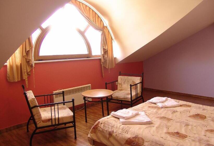 غرفة كومفورت, Central Family