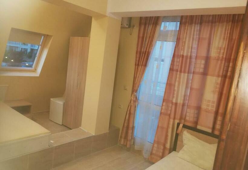 Номер Стандарт с Балконом, Femili Hotel Diveda