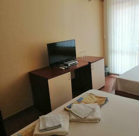Трехместный Номер Стандарт с Балконом, Femili Hotel Diveda