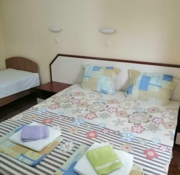 اتاق استاندارد سه تخته با بالکن, Femili Hotel Diveda