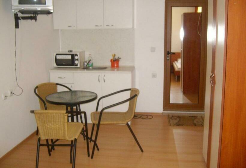 Студия Стандарт, Marianas Guesthouse