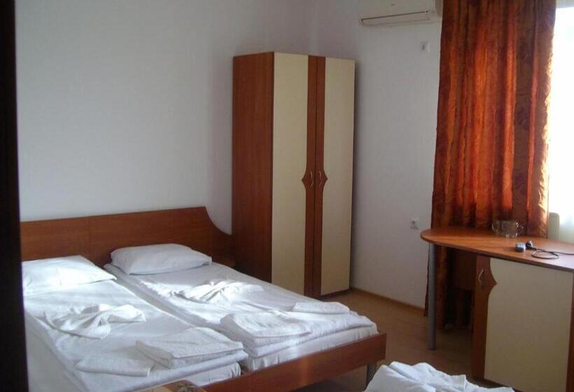 Номер Стандарт Трехместный, Marianas Guesthouse