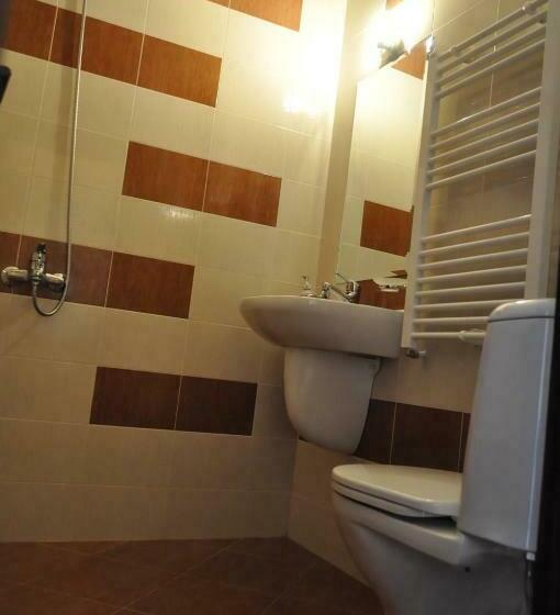 Quarto Estandar, Tihiat Kat