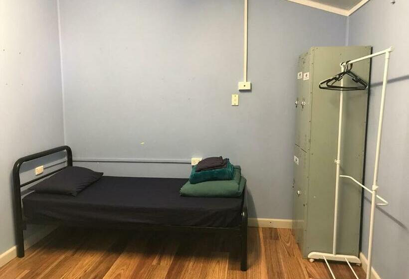 חדר סטנדרט לשלושה עם חדר אמבטיה משוף, Alice Lodge