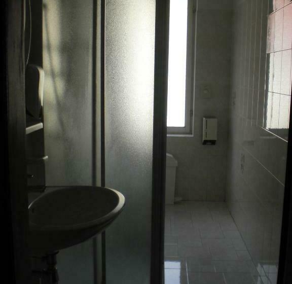 اتاق استاندارد یک تخته با سرویس بهداشتی مشترک, B&b Rosalpina