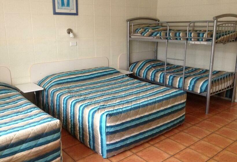 Семейный Номер, Sunburst Motel