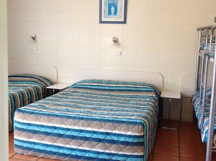 Семейный Номер, Sunburst Motel