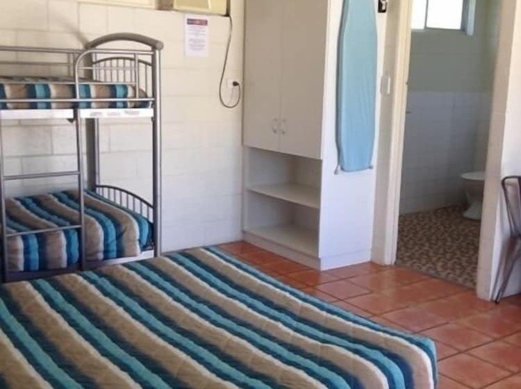 Семейный Номер, Sunburst Motel