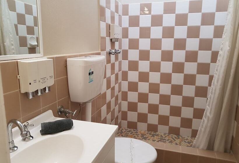 Семейный Номер, Wattle Tree Motel