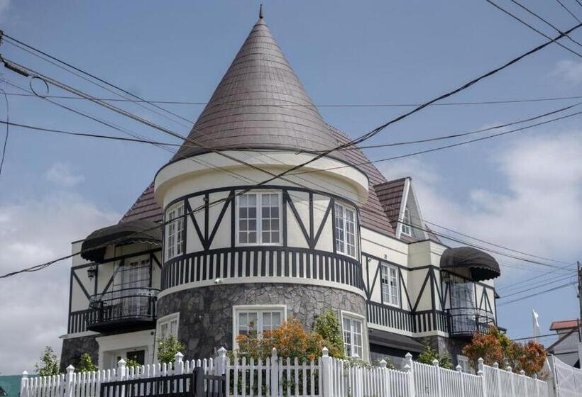 بانگلوی استاندارد, Maple Castle