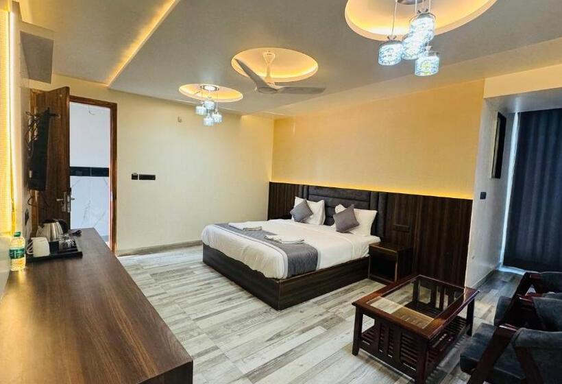 Номер Deluxe, Raksha Suites & Banquet Greater Noida