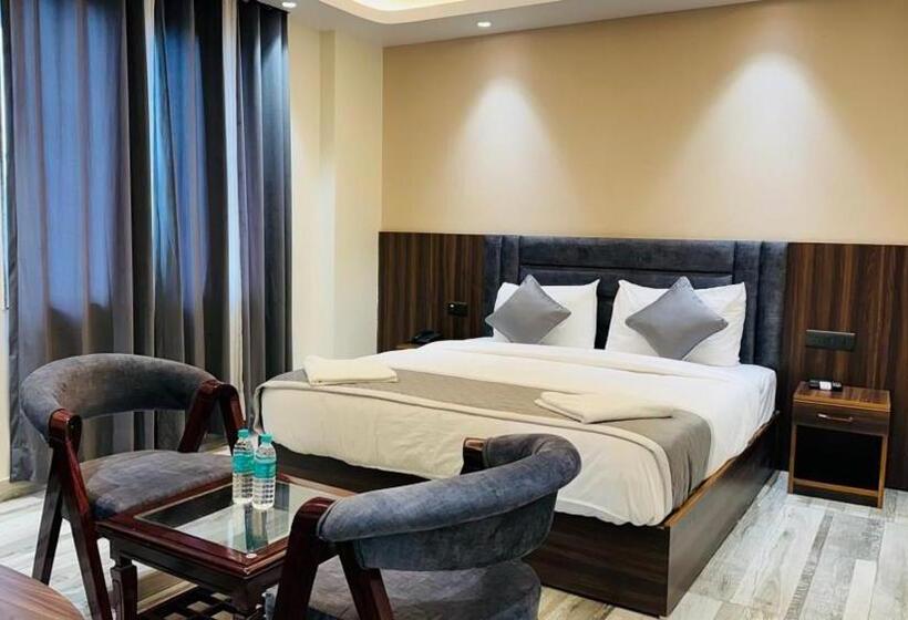 Номер Deluxe, Raksha Suites & Banquet Greater Noida