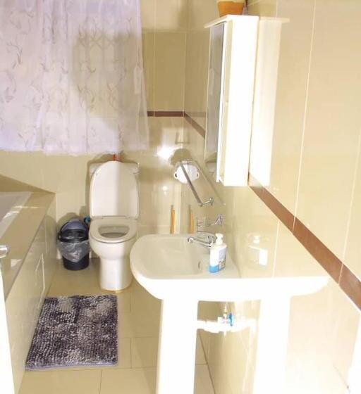 اتاق استاندارد با سرویس بهداشتی مشترک, Kunzi B&b