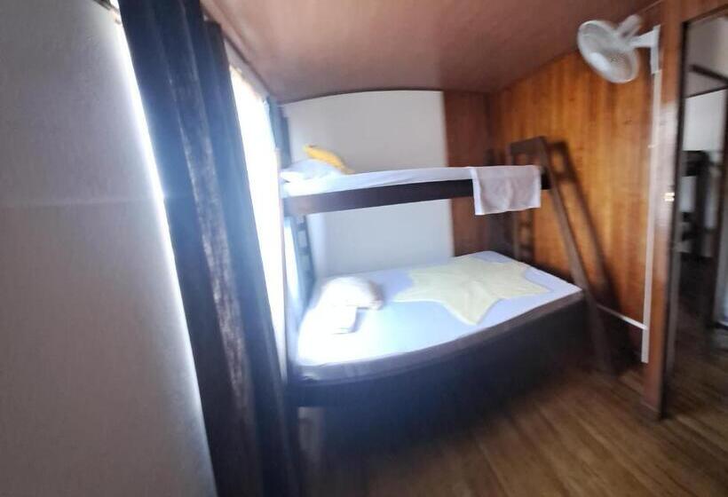 اتاق ساده سه‌ نفره, Hostel Casa Mar