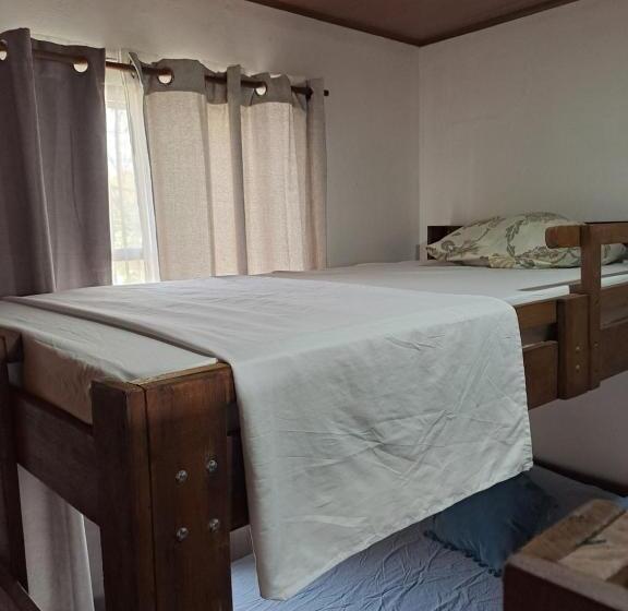 اتاق چهار تخته با دستشویی مشترک, Hostel Casa Mar