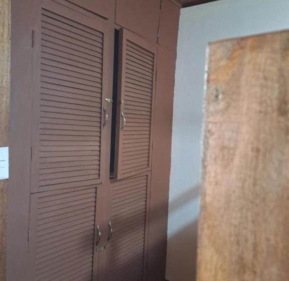اتاق چهار تخته با دستشویی مشترک, Hostel Casa Mar