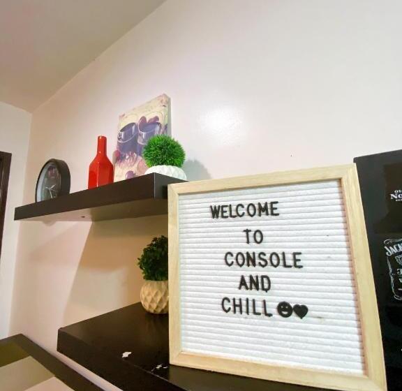 침실 1개 아파트, Console And Chill