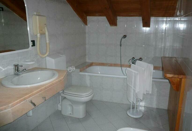 غرفة عائلية, Petit Giles