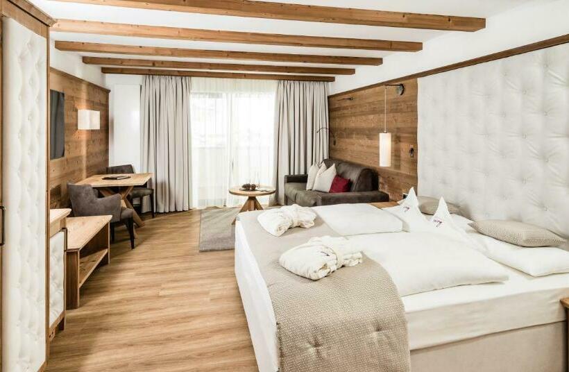 اتاق لوکس با تخت بزرگ, Savoy Dolomites Luxury & Spa