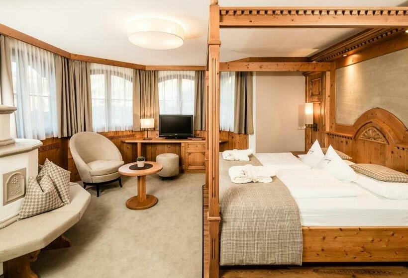 سوییت جونیور با بالکن, Savoy Dolomites Luxury & Spa
