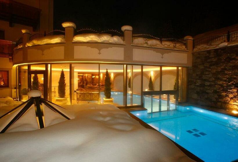 سوییت جونیور با بالکن, Savoy Dolomites Luxury & Spa