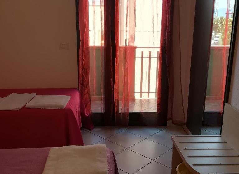 Трехместный Номер Стандарт с Балконом, La Locanda Del Mare B&b